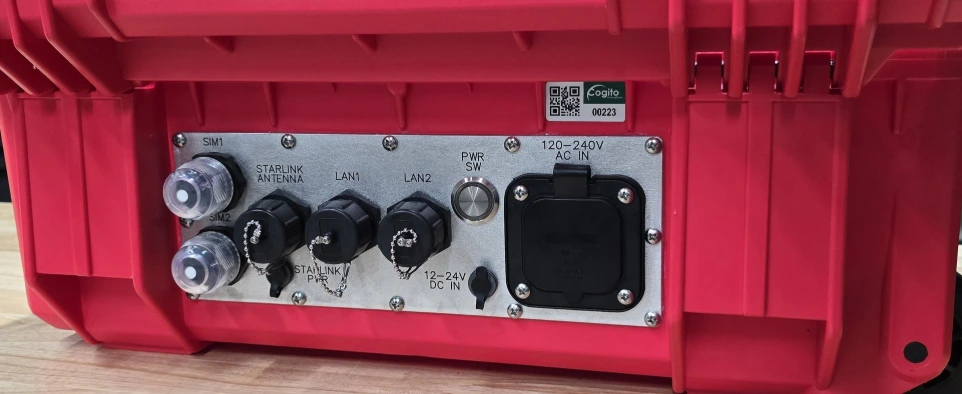 rear panel with 5G modem, 2 IP67 SIM slots, external Starlink connectivity, 2 LAN ports, AC/DC power input