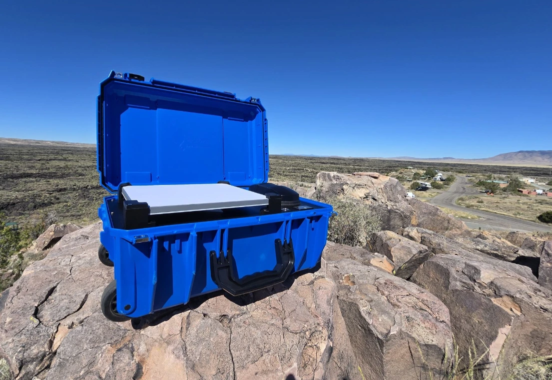 tactical starlink / starshield Wanderer Pro with Starshield Mini antenna, 3 - 5G modems, GPS, Wi-Fi, and battery up to 20 hours uptime
