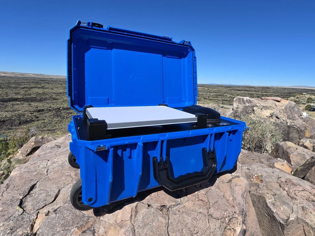 tactical starlink / starshield Wanderer Pro with Starshield Mini antenna, 3 - 5G modems, GPS, Wi-Fi, and battery up to 20 hours uptime